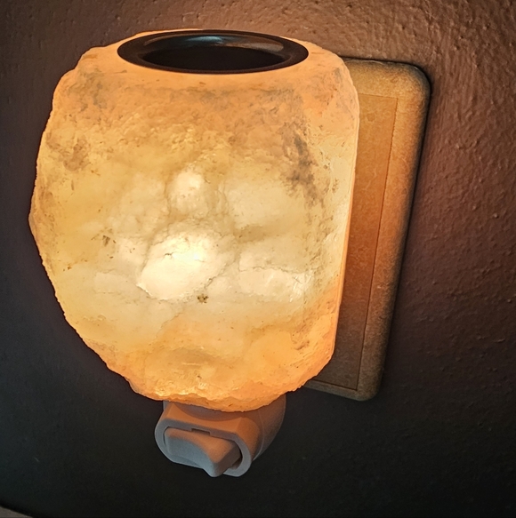 Himalayan Salt Night Light - Picture 6 of 6